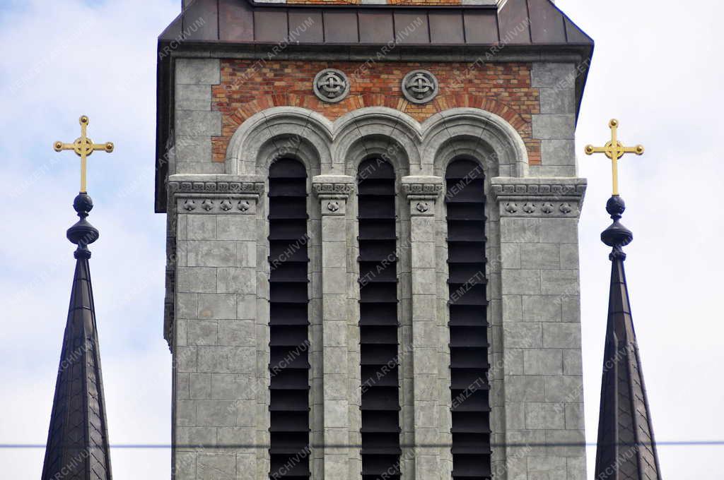 Egyház - Budapest - Megújul a Bakáts téri templom