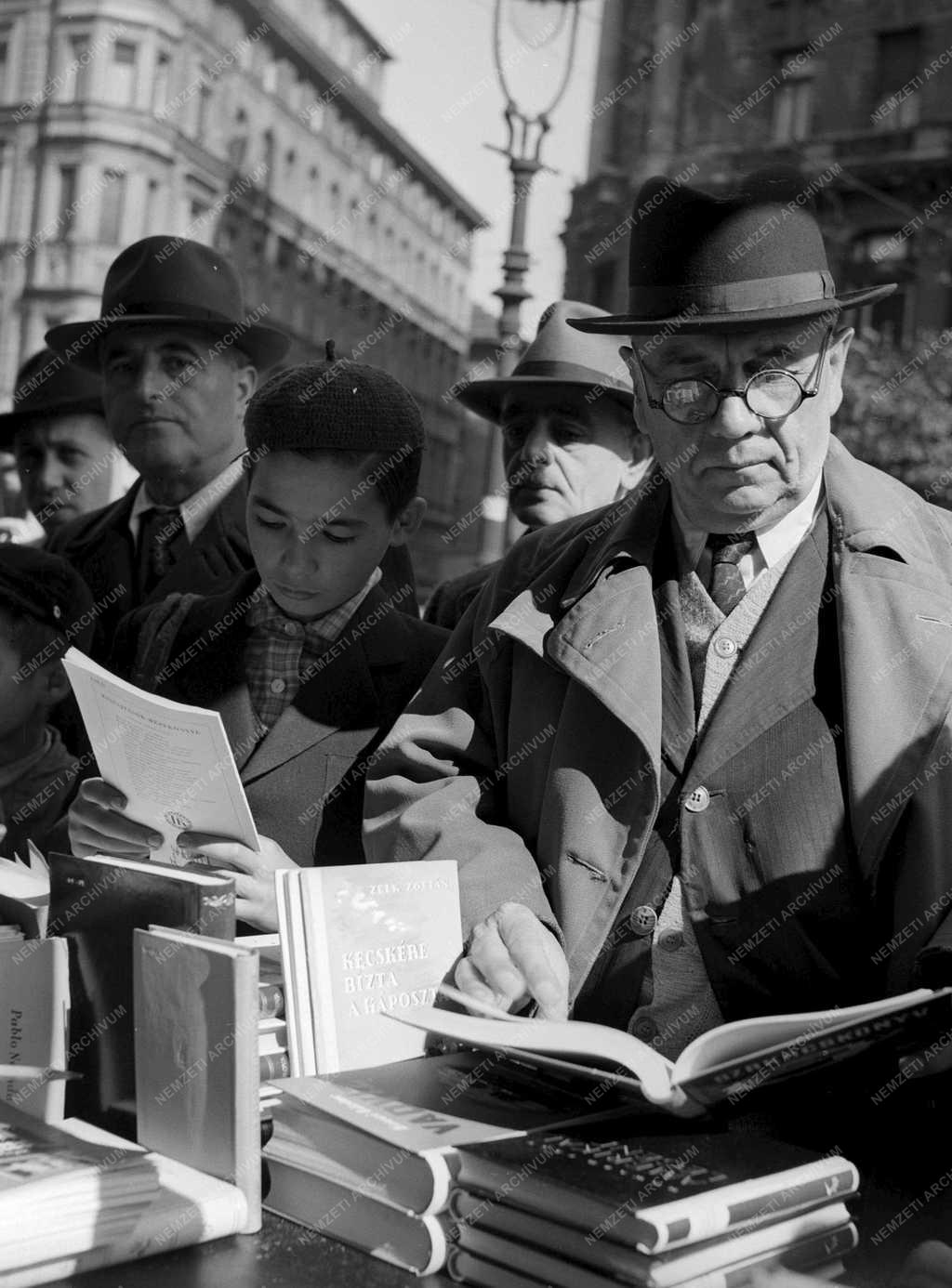 Kultúra - Az ünnepi könyvhét első napja