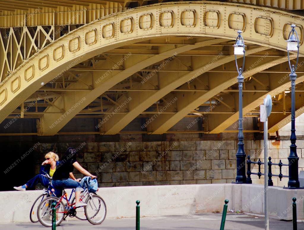 Egészségmegőrzés - Budapest - Kerékpáros fiatalok 