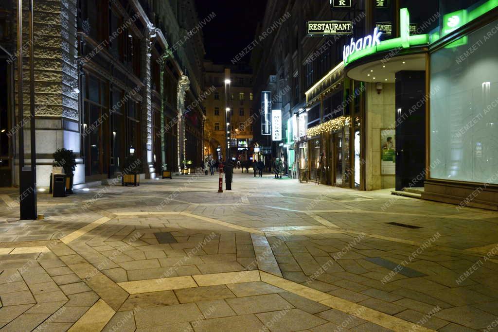 Városkép - Budapest -  Megújult a Ferenciek tere 