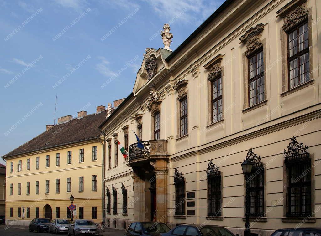 Épület - Budapest - Az Erdődy-palota és a József kaszárnya