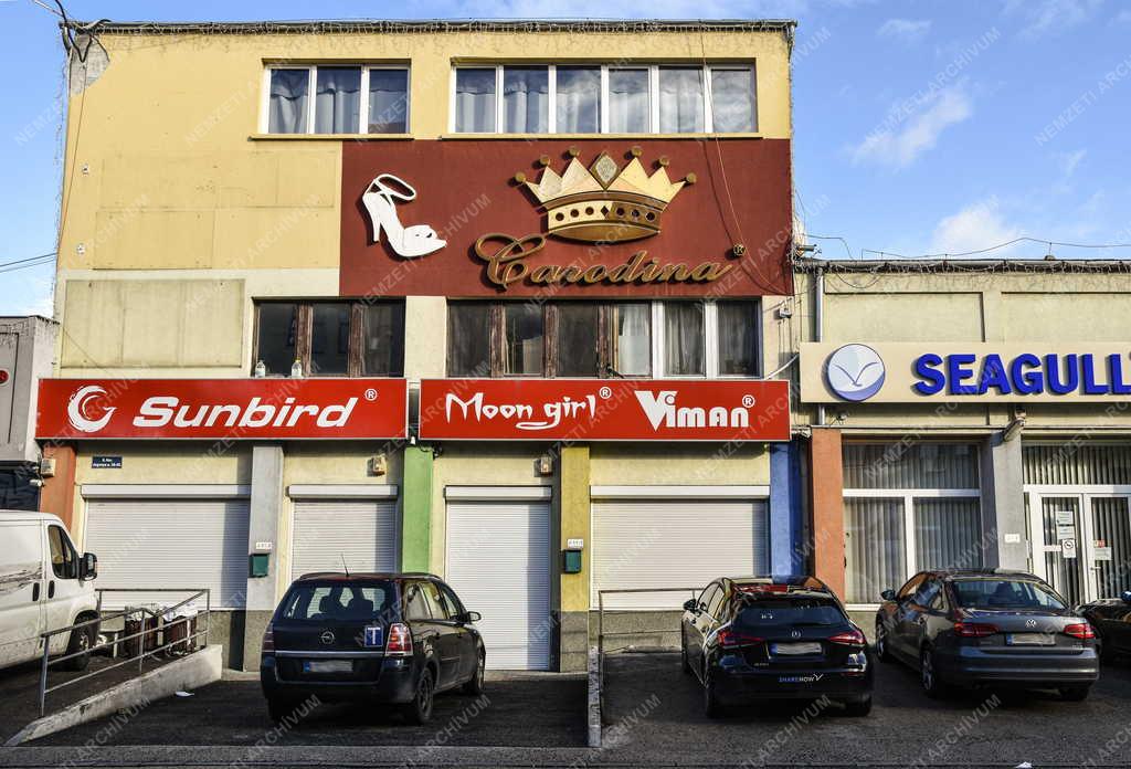 Kereskedelem - Budapest - Monori Center