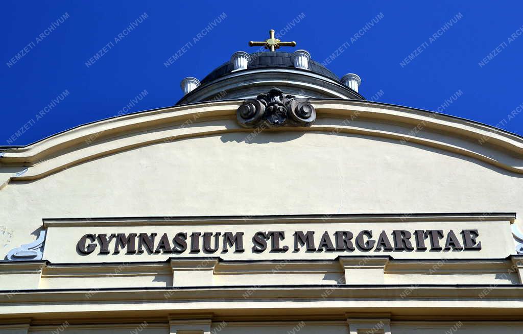 Oktatás - Szent Margit Gimnázium