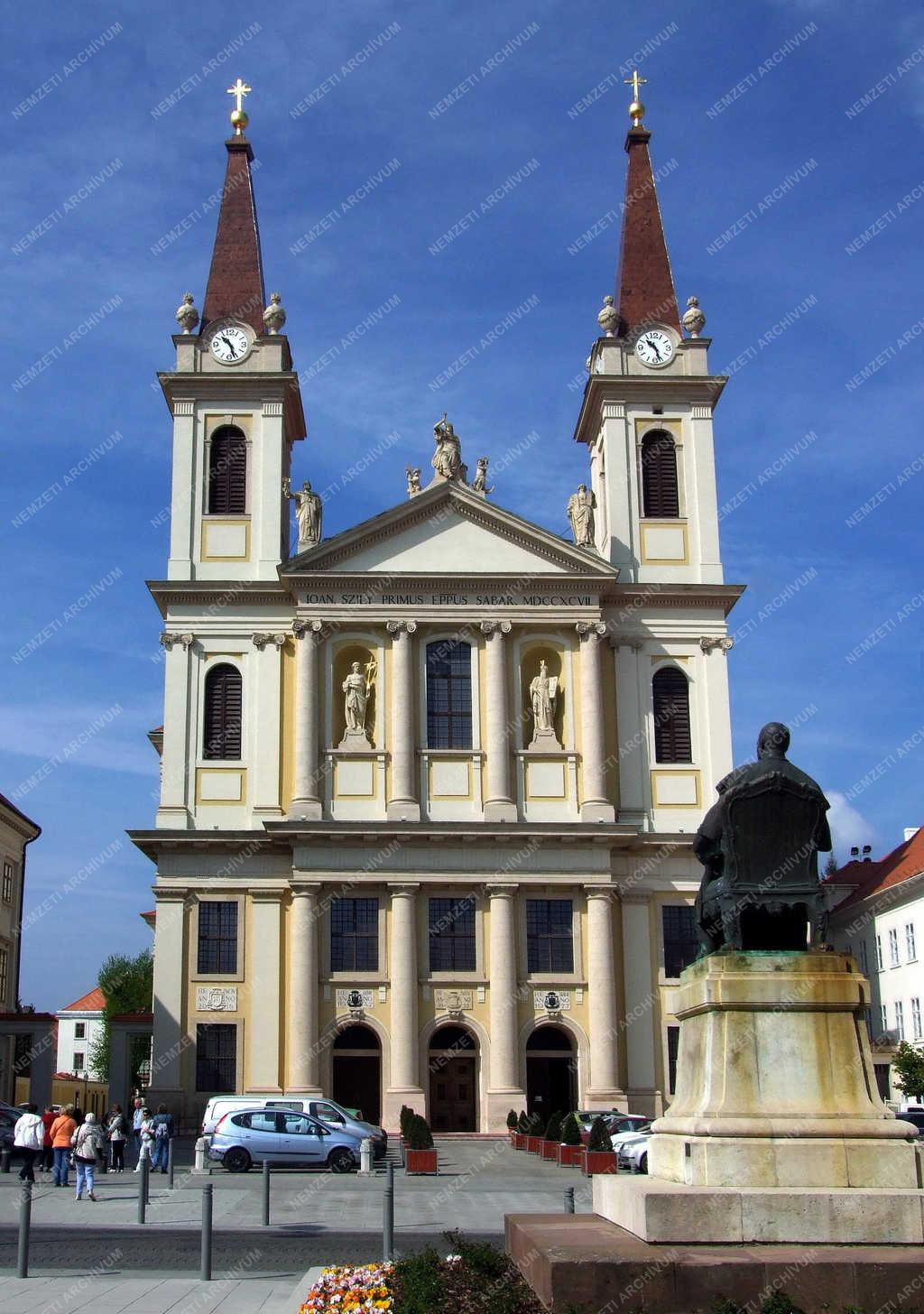 Egyházi épület - Szombathely - A Sarlós Boldogasszony-székesegyház