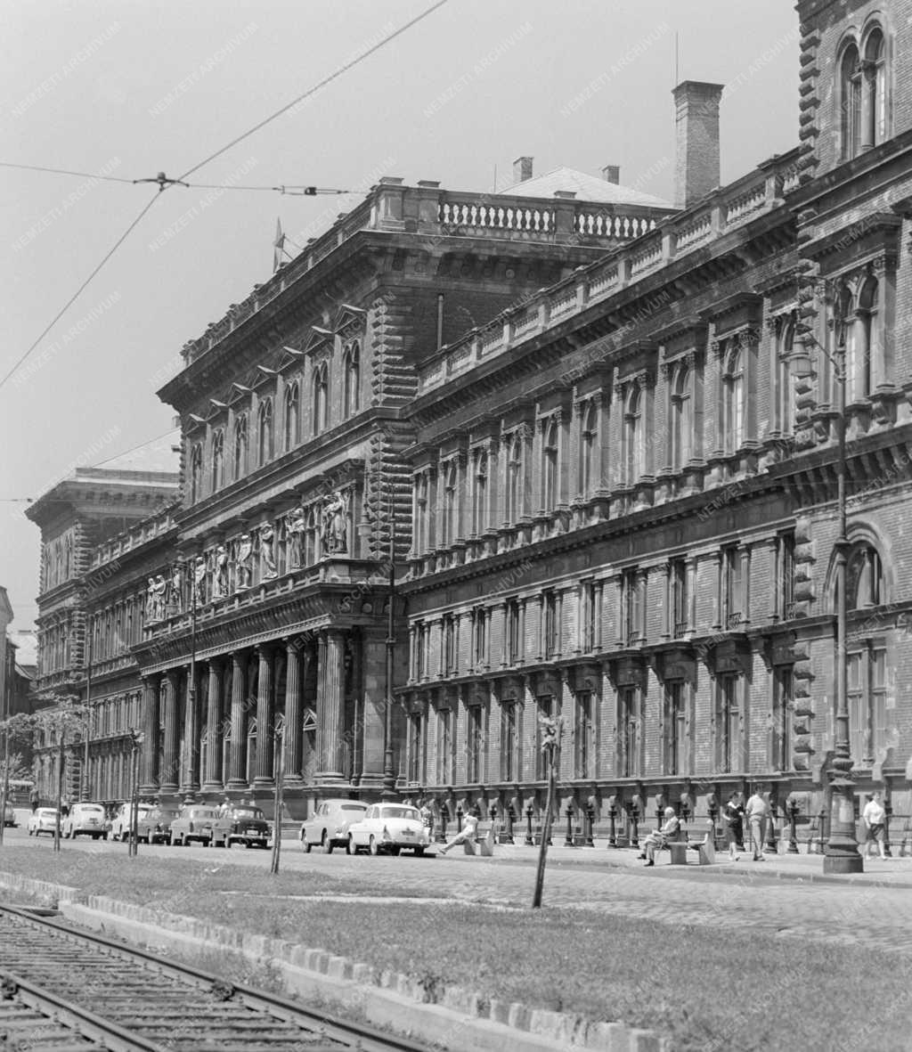 Városkép - Oktatás - Budapest - Marx Károly Közgazdasági Egyetem