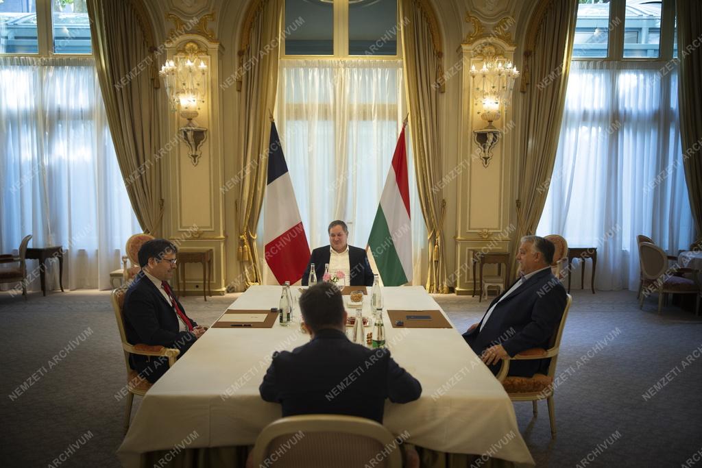 Orbán Viktor a Vinci Concessions vezérigazgatójával tárgyalt Párizsban
