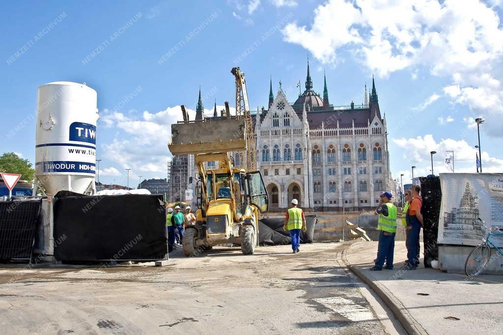 Felújítás - Budapest - A Kossuth Lajos tér rekonstrukciója