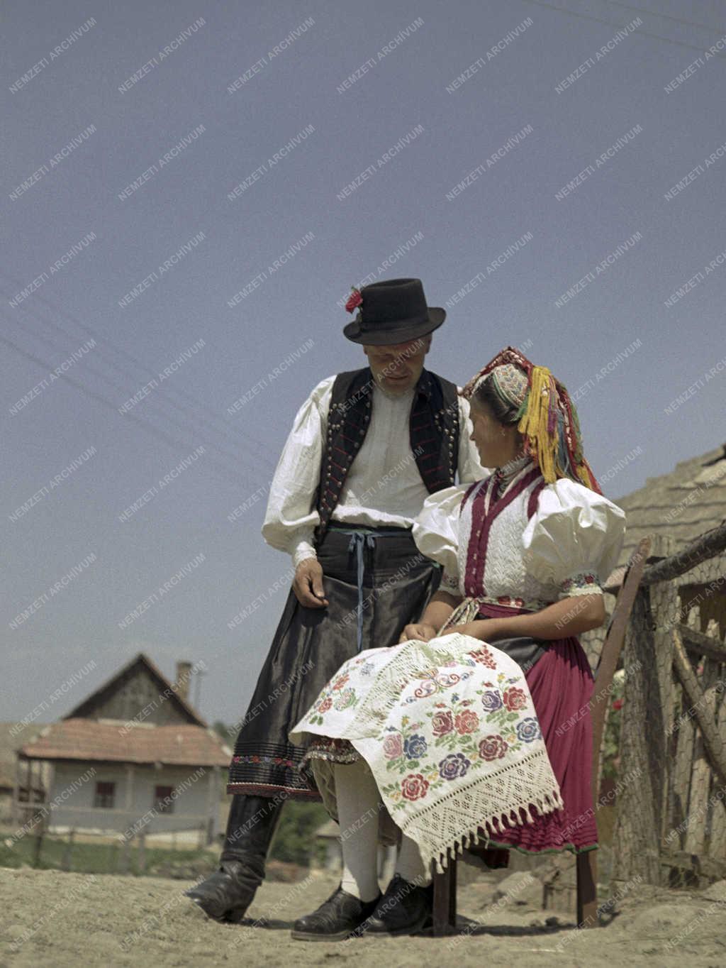 Néphagyomány - Palóc népviselet Hollókőn