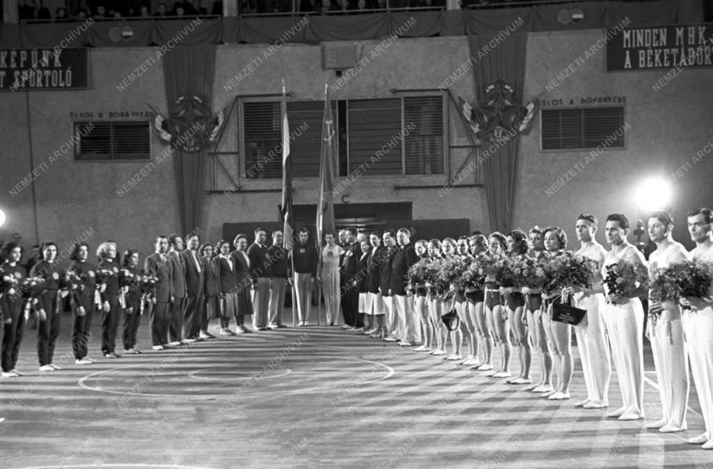 Sport - Szovjet-magyar tornászviadal megnyitója