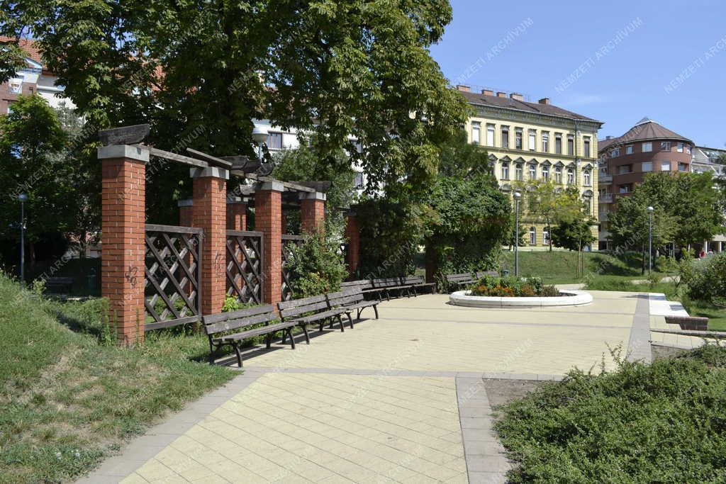 Városkép - Budapest - A Kerekerdő park részlete