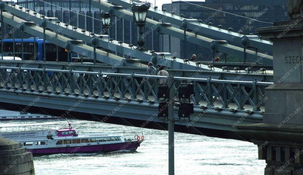 Közlekedés - Budapest - Vízibusz a Lánchídnál