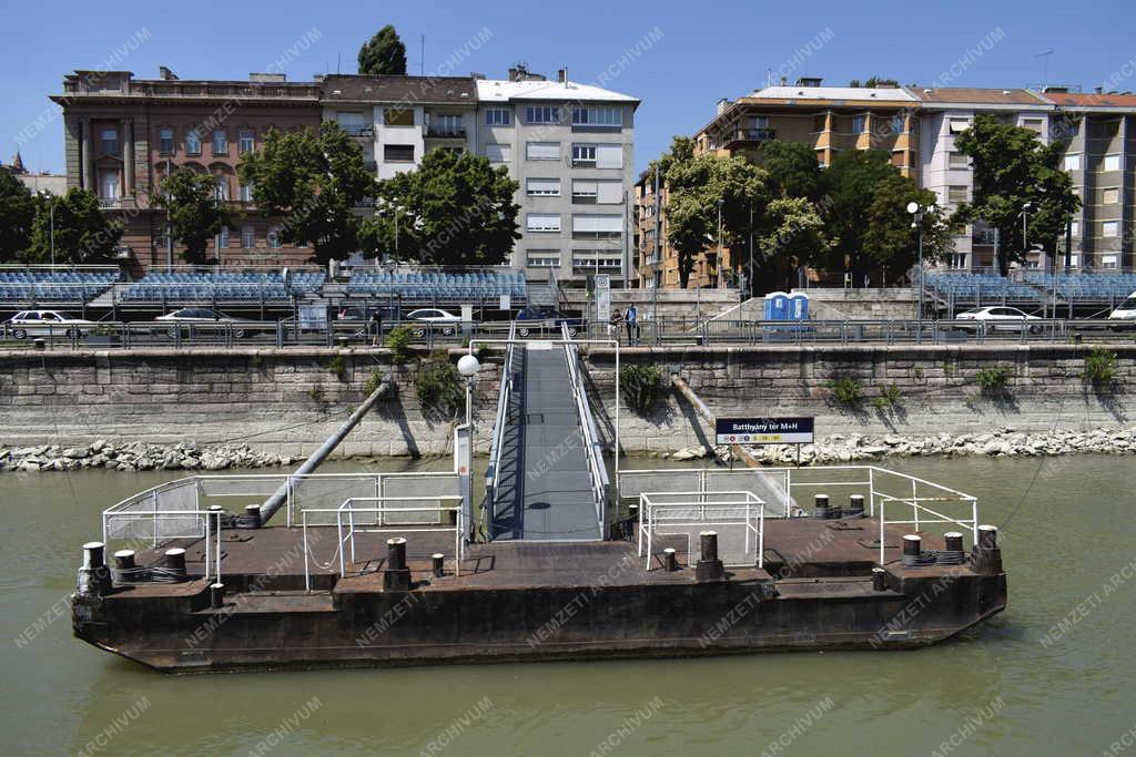 Városkép - Budapest - Batthyány téri hajóállomás