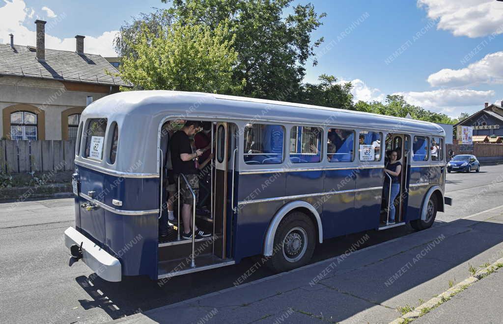 Közlekedés - Budapest - Ikarus 60-as nosztalgiabusz a fővárosban