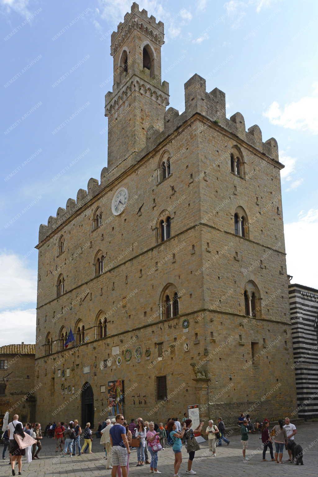 Épület - Volterra - Városháza