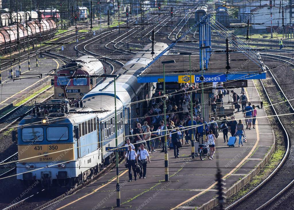 Vasúti közlekedés - Debrecen - Vasútállomás