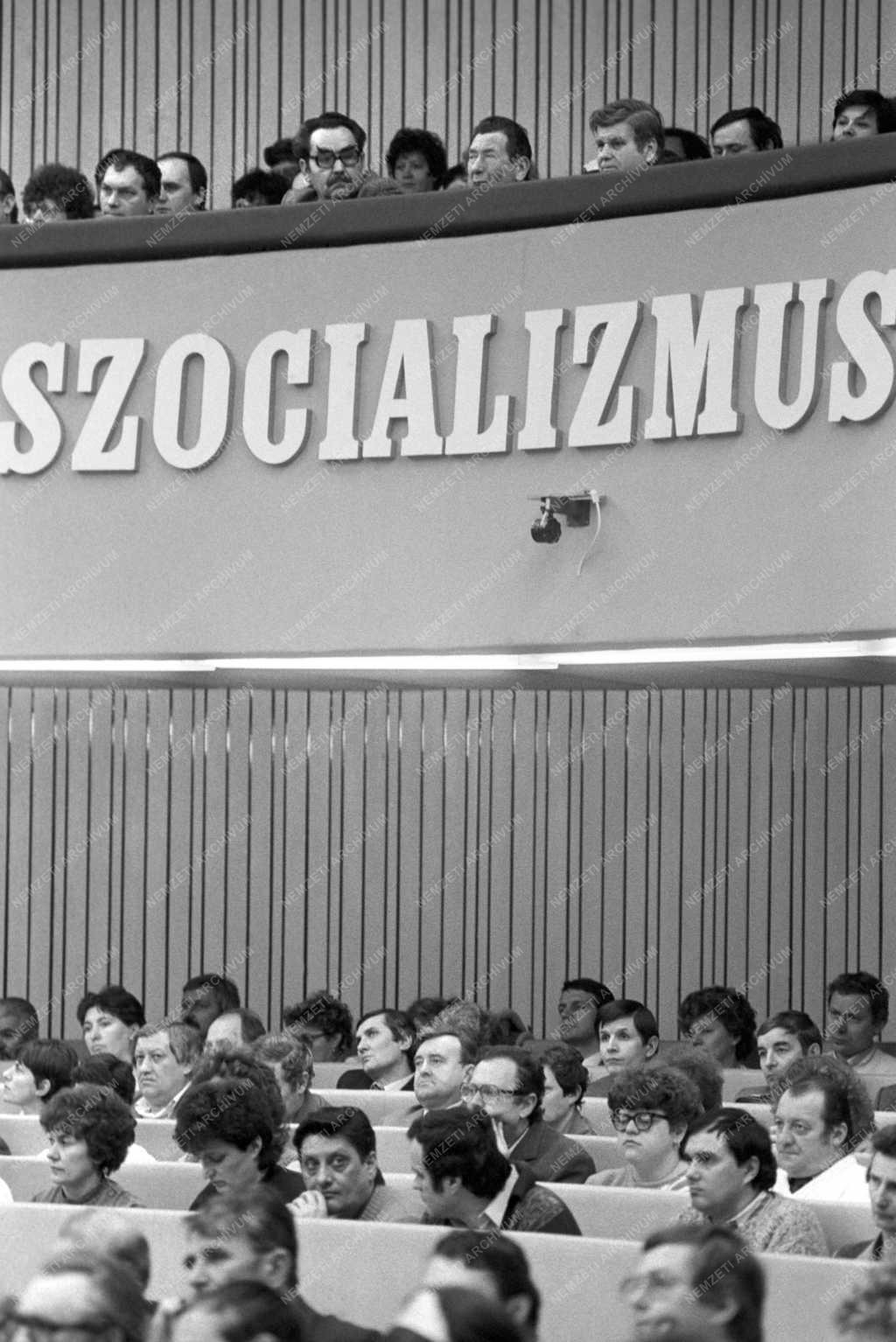 Politikus - Szűrös Mátyás előadása  