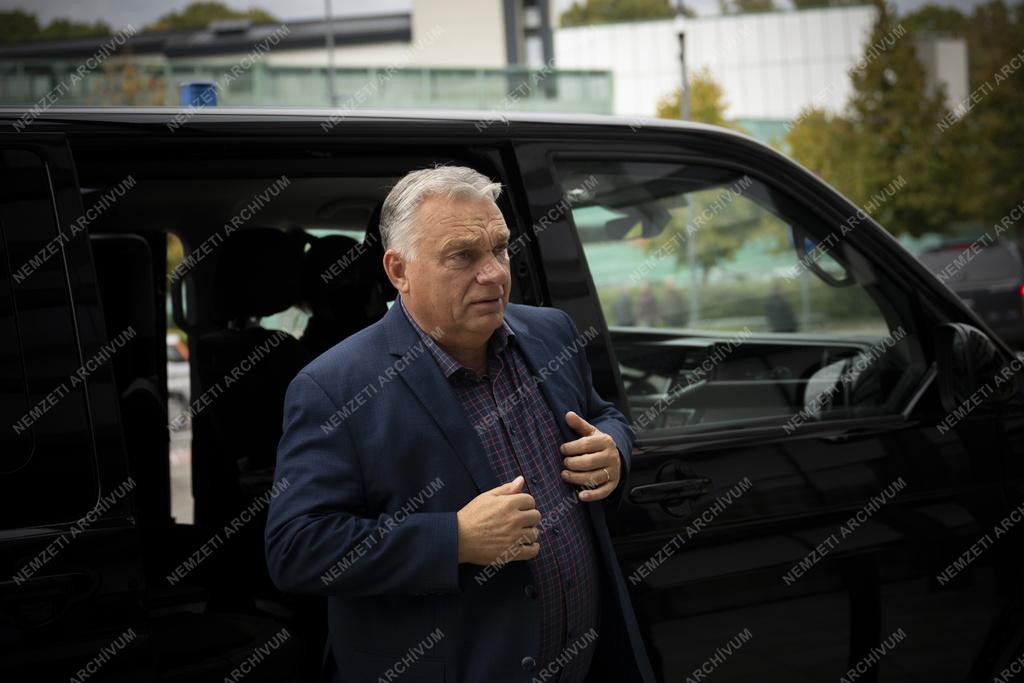 Orbán Viktor a Fidesz-KDNP kihelyezett frakcióülésén Esztergomban 