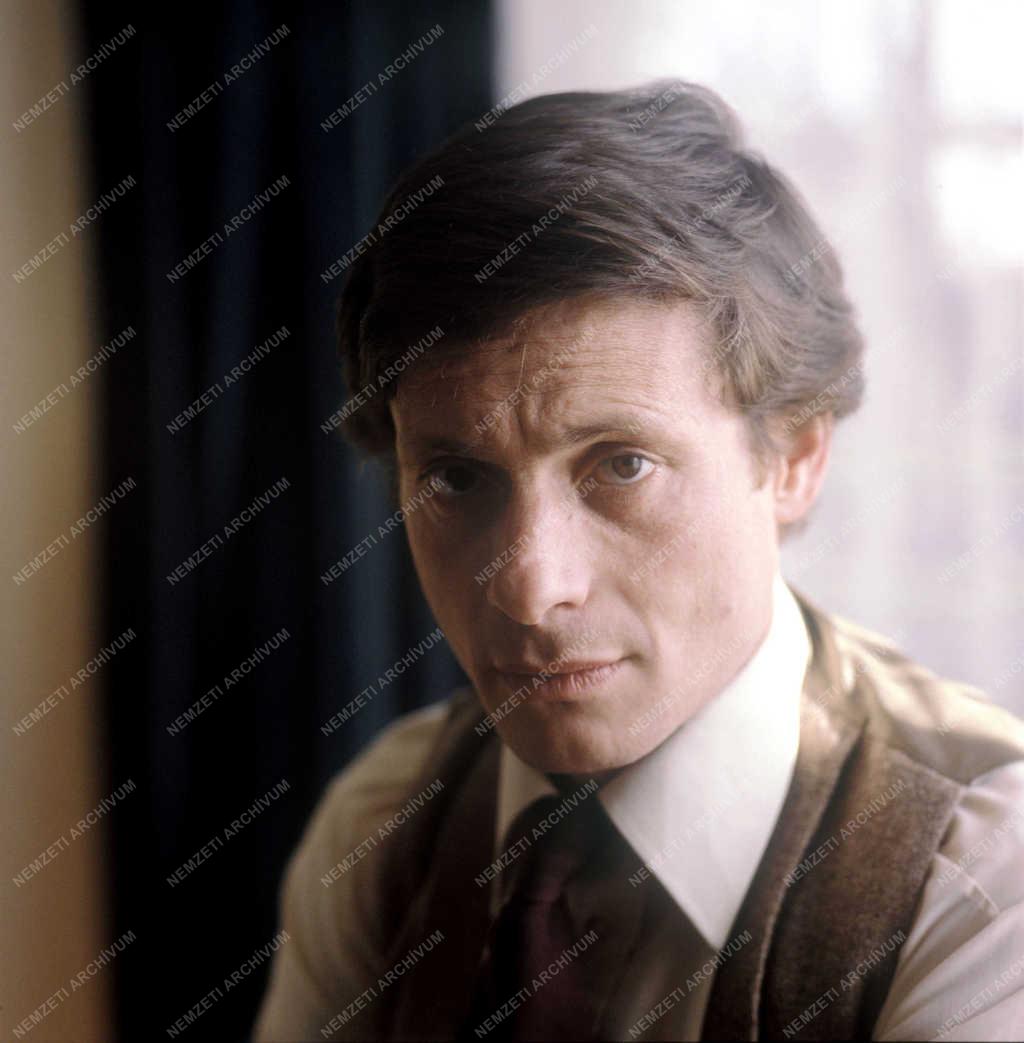 Színház - Bálint András