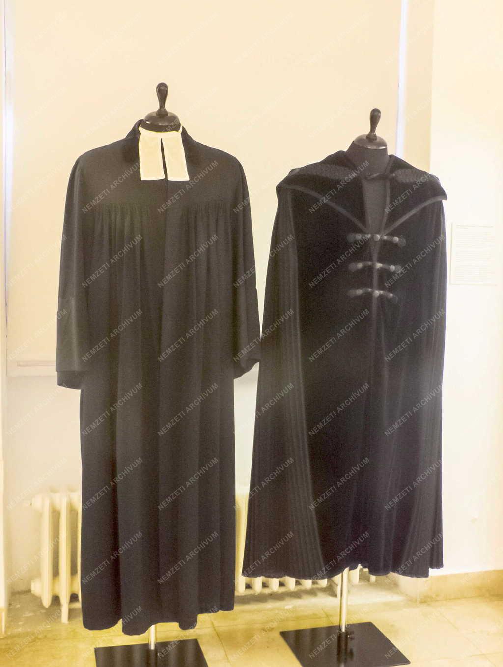 Tárgy - Református és evangélikus lelkészek palástja és köpenye