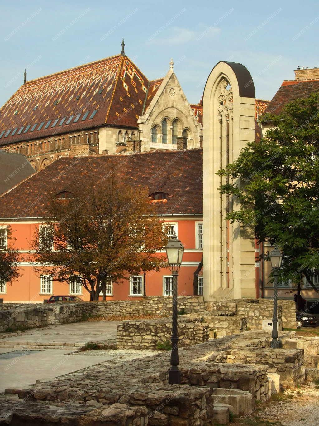 Budapest - Városkép - Budai Vár - Mária Magdolna templom 