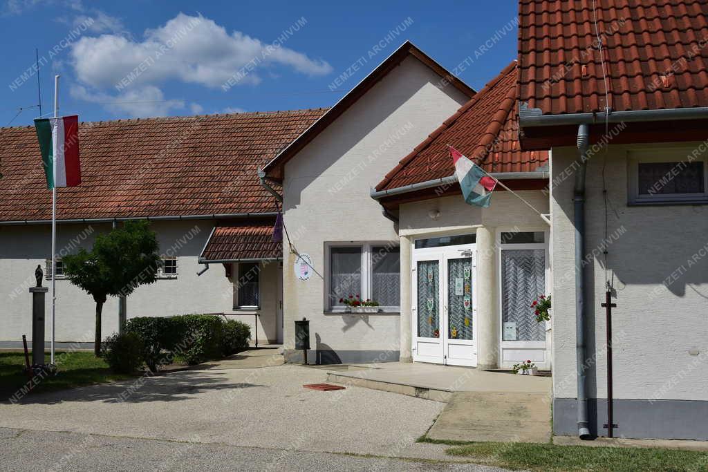 Település - Zsana - Általános iskola