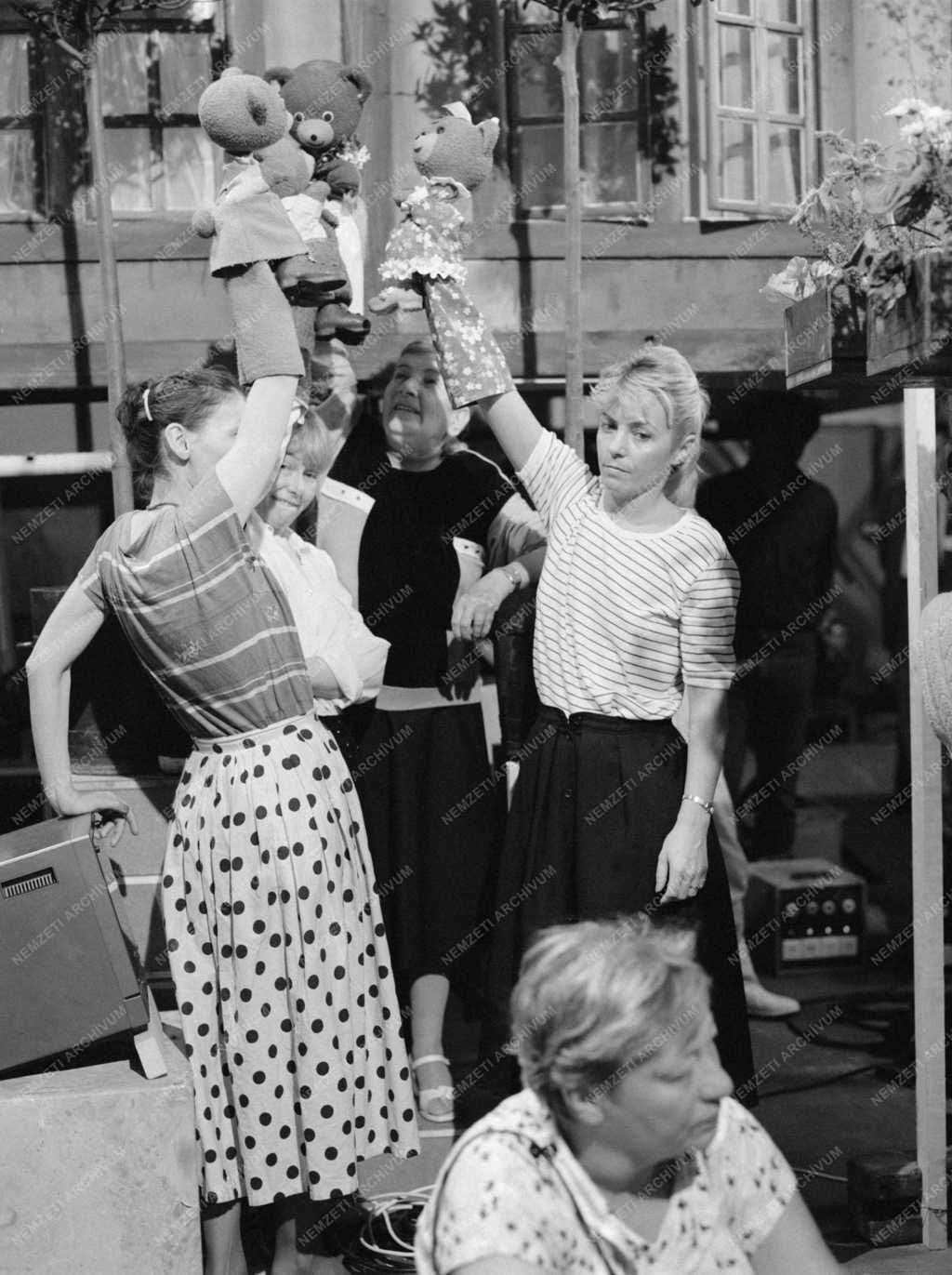 Televízió - A Dörmögőék kalandjai című bábfilmsorozat forgatása