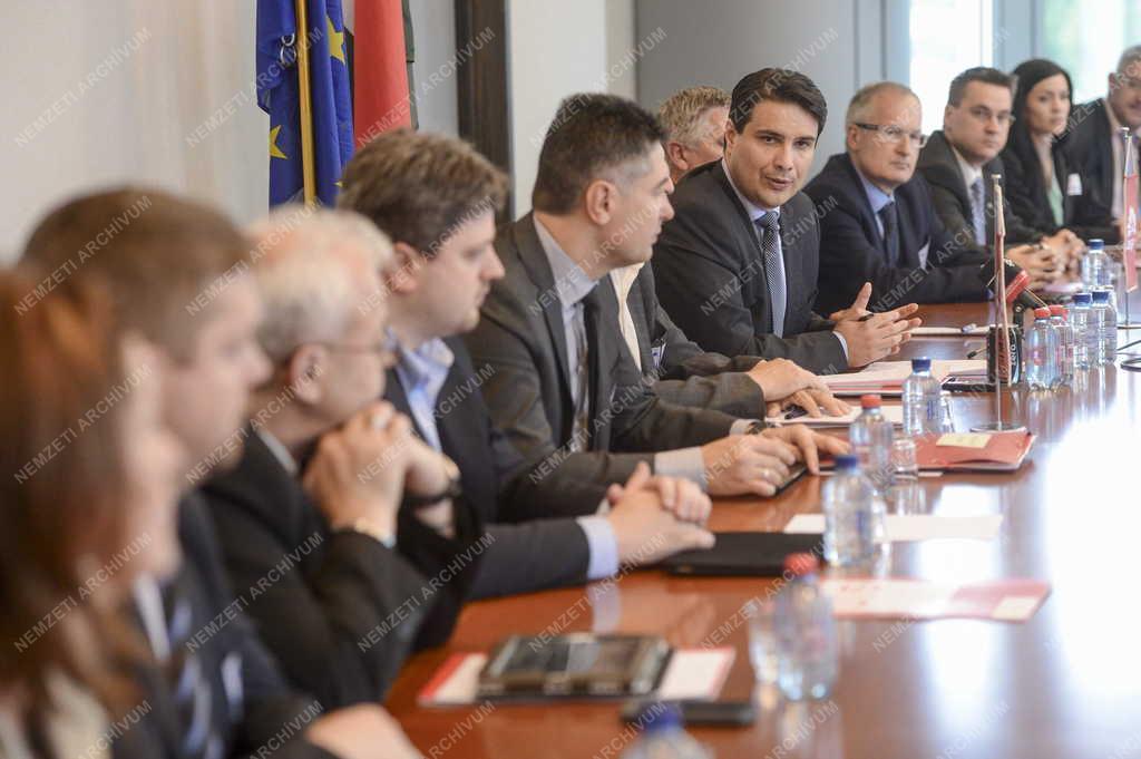 Mesterházy Attila Brüsszelben