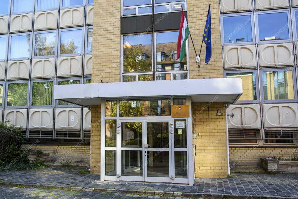 Közigazgatás - Rehabilitációs Ellátási és Szakértői Főosztály