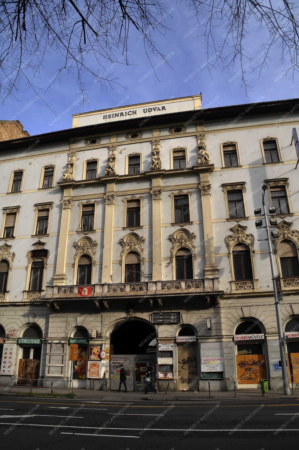 Müemlékvédelem - Budapest - Felújításra vár a Heinrich-udvar