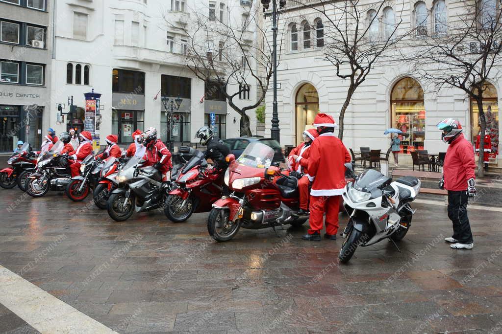 Rendezvény - Budapest - Motoros Mikulás felvonulás