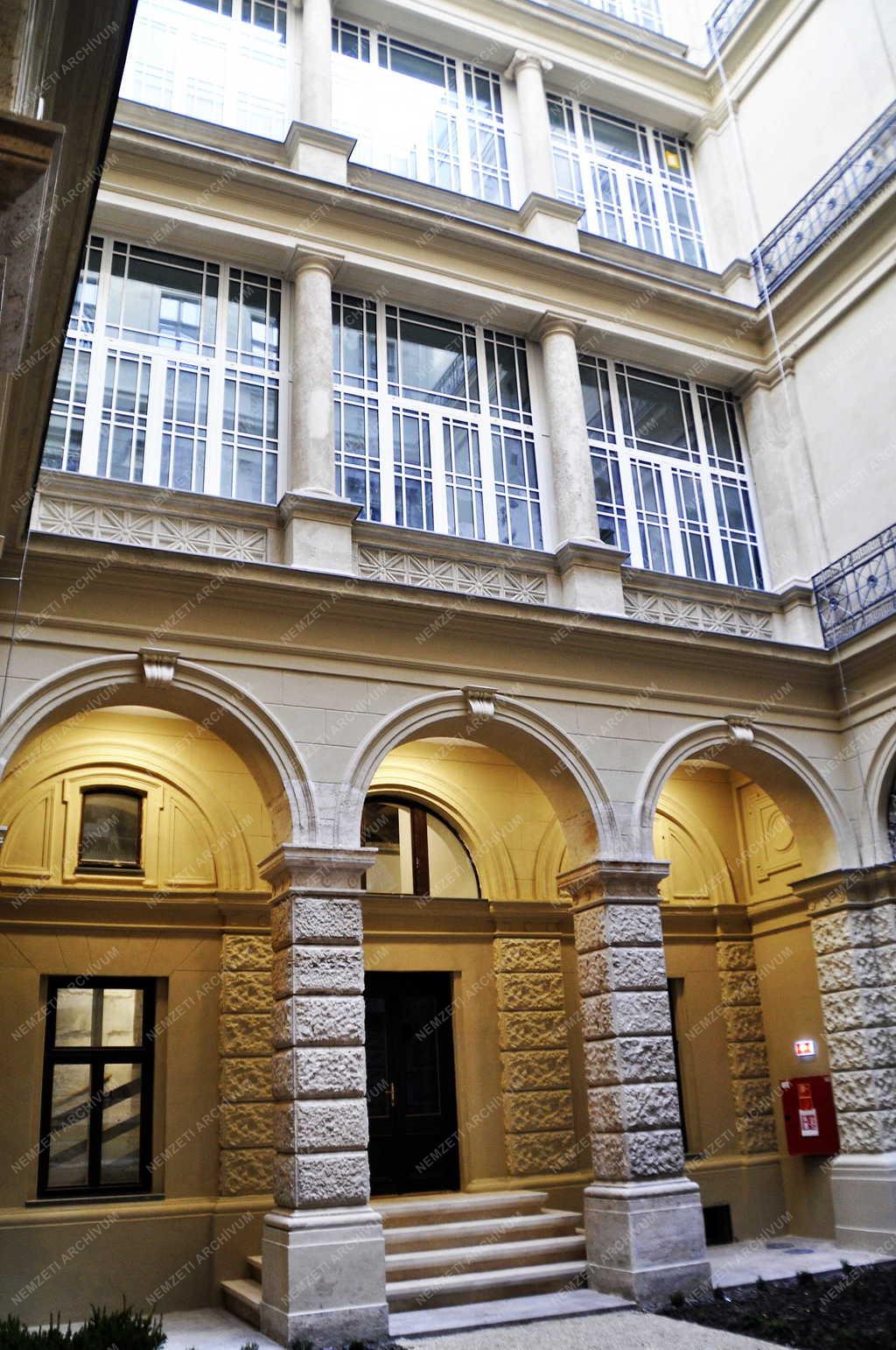 Műemlékvédelem - Budapest - Újjászületett a hajdanvolt Palermo kávéház épülete