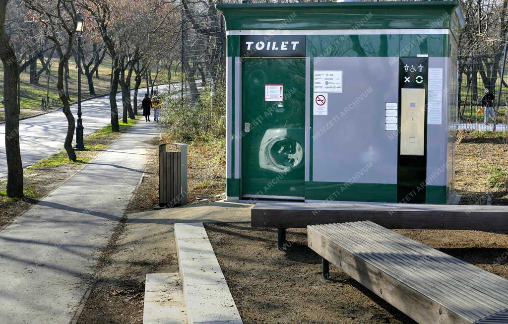 Szolgáltatás - Budapest - Modern illemhely a Tabánban