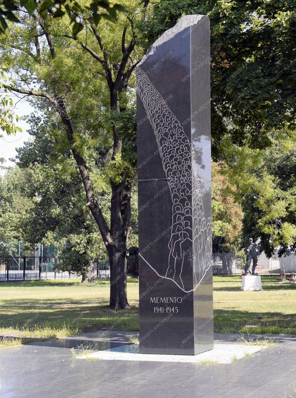 Köztéri szobor - Budapest - Memento 1941-1945 - emlékmű