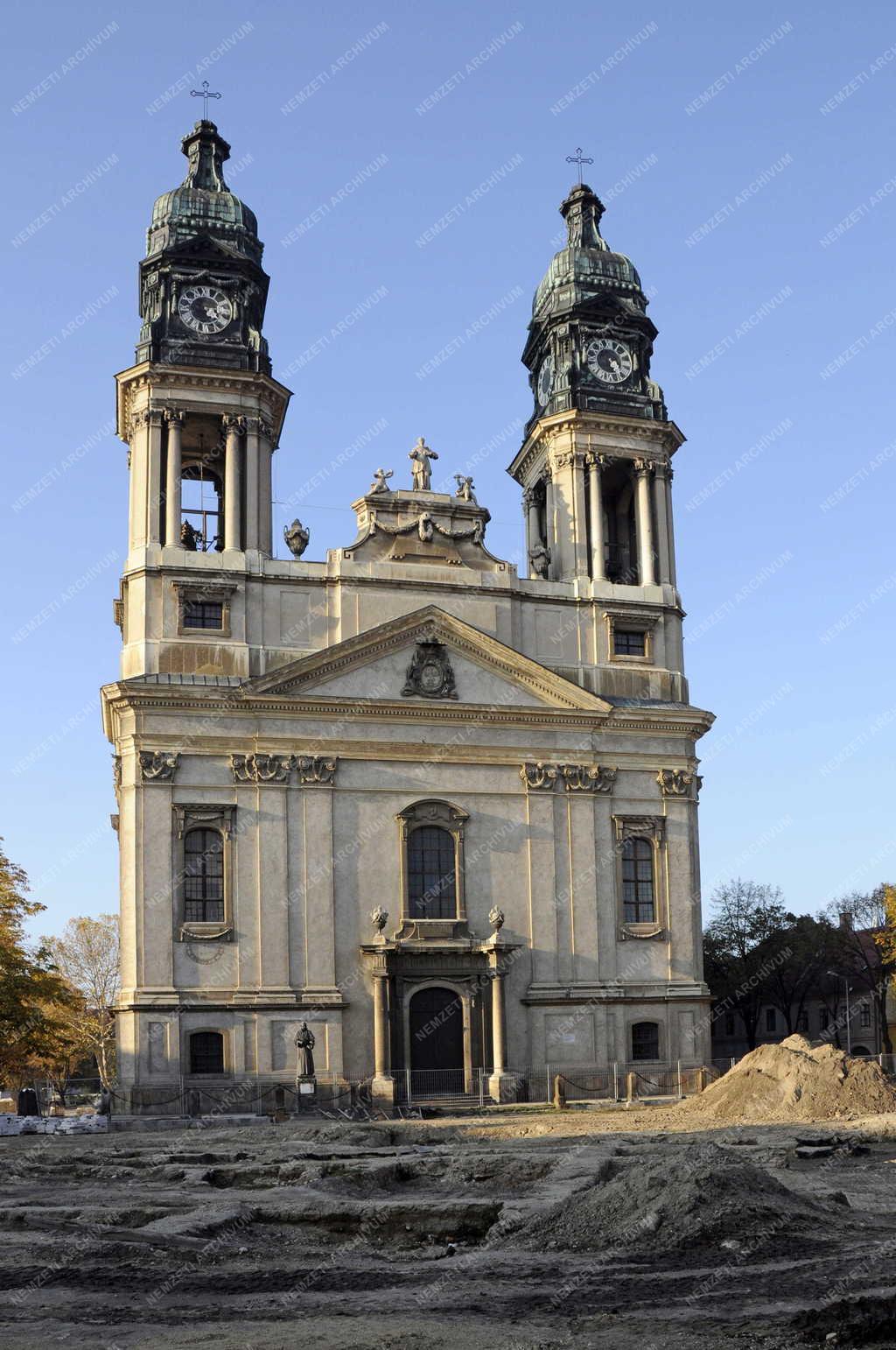 Egyházi épület - Pápa - Római Katolikus Nagytemplom 