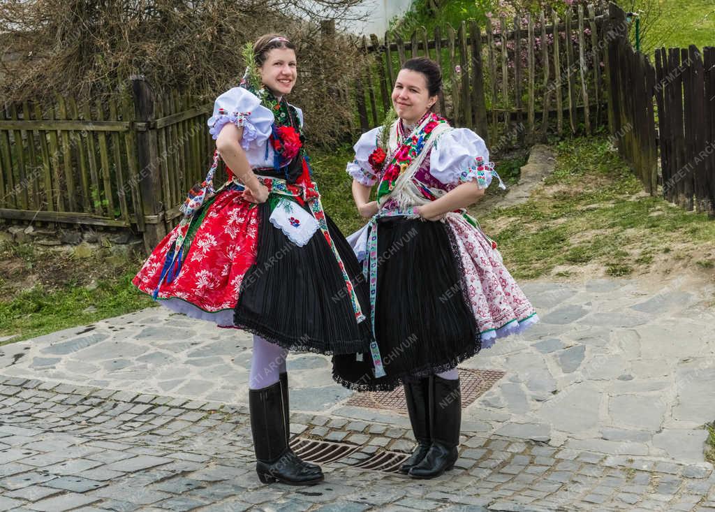 Néphagyomány - Hollókő - Húsvét