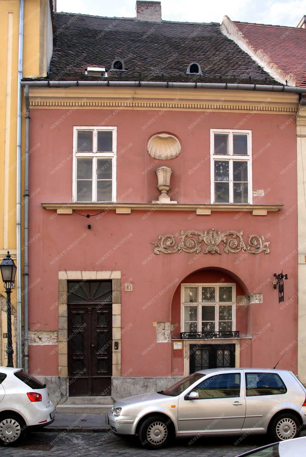 Épület - Budapest - Középkori eredetű épület a Budai Várban