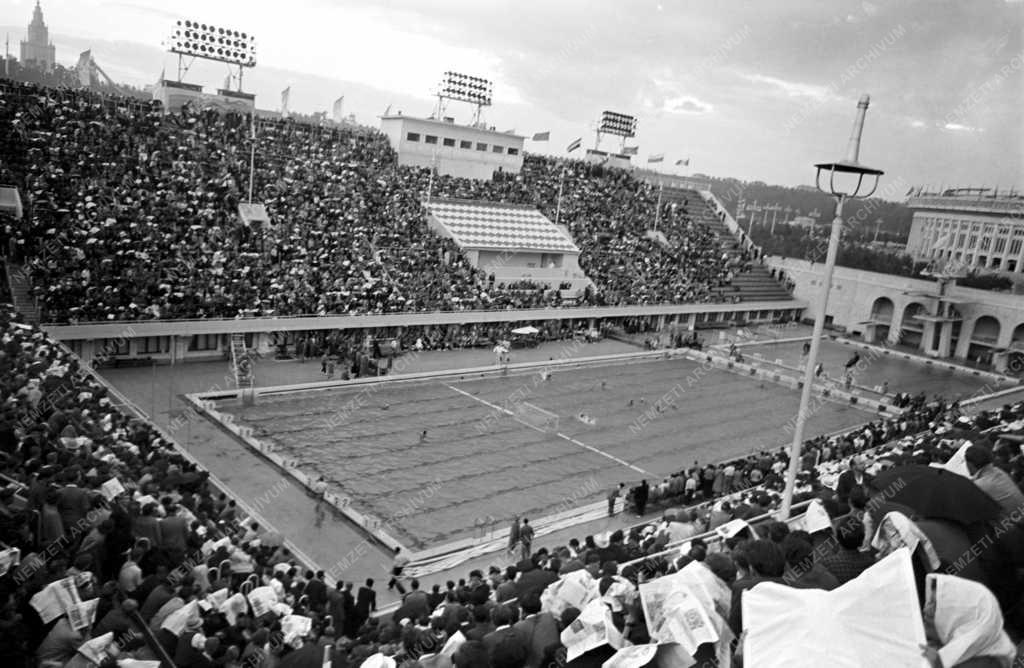 Sport - III. Nemzetközi Baráti Sportjátékok - Vízilabda