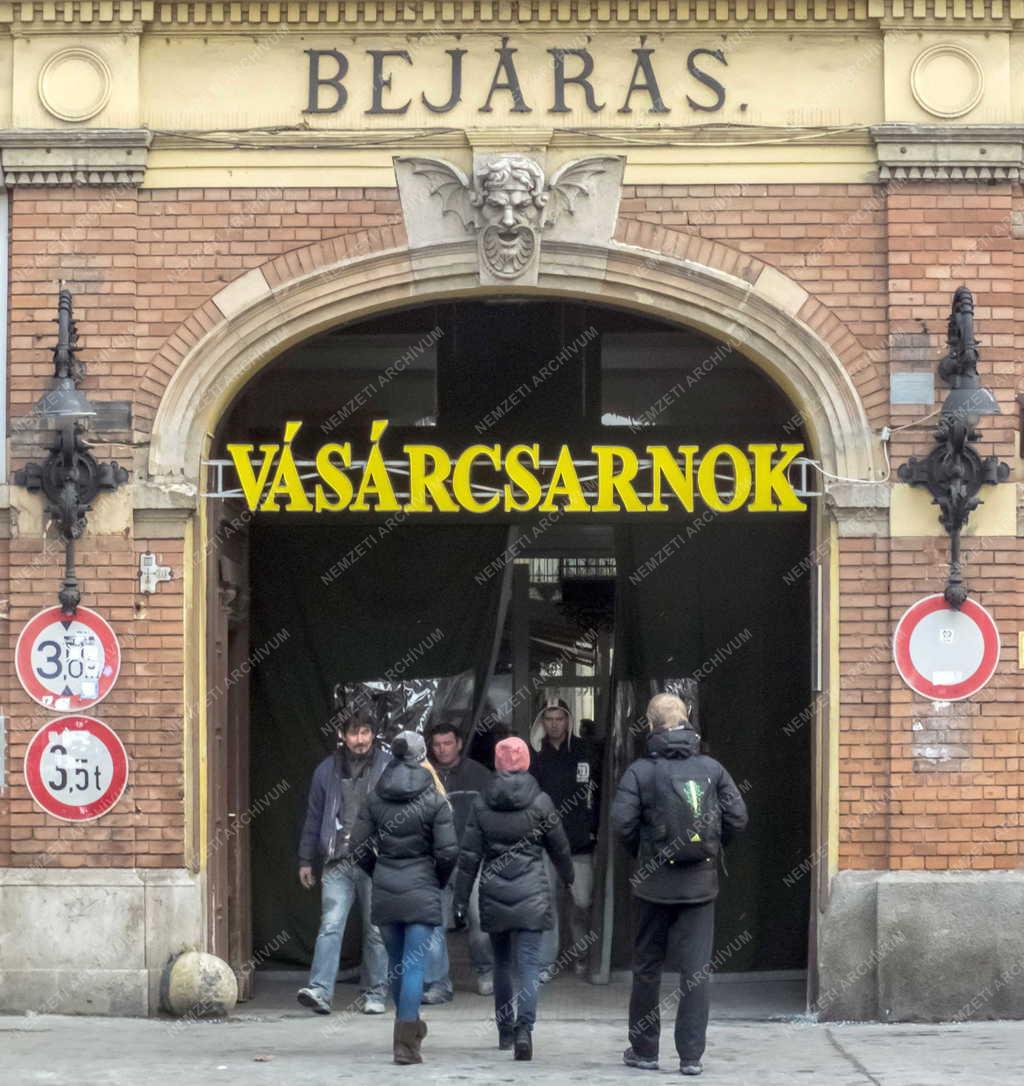 Épület - Budapest - A Hold utcai Vásárcsarnok bejárata