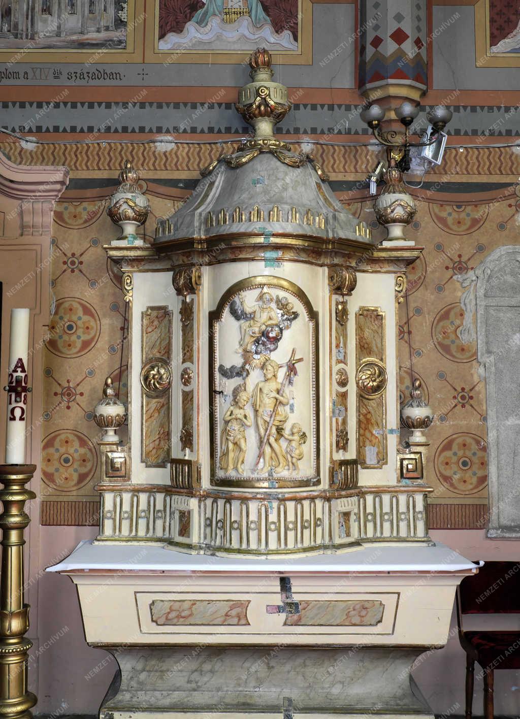 Egyházi épület - Gyöngyös - Sarlós Boldogasszony templom