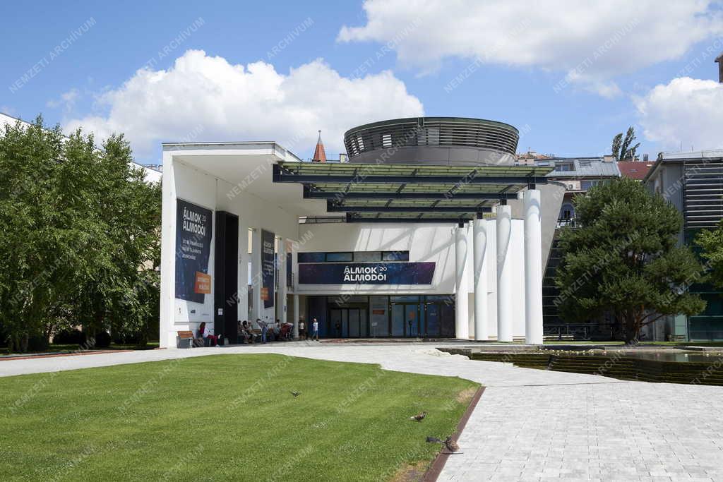 Városkép - Kultúra - Millenáris Park - Álmok Álmodói 20 kiállítás