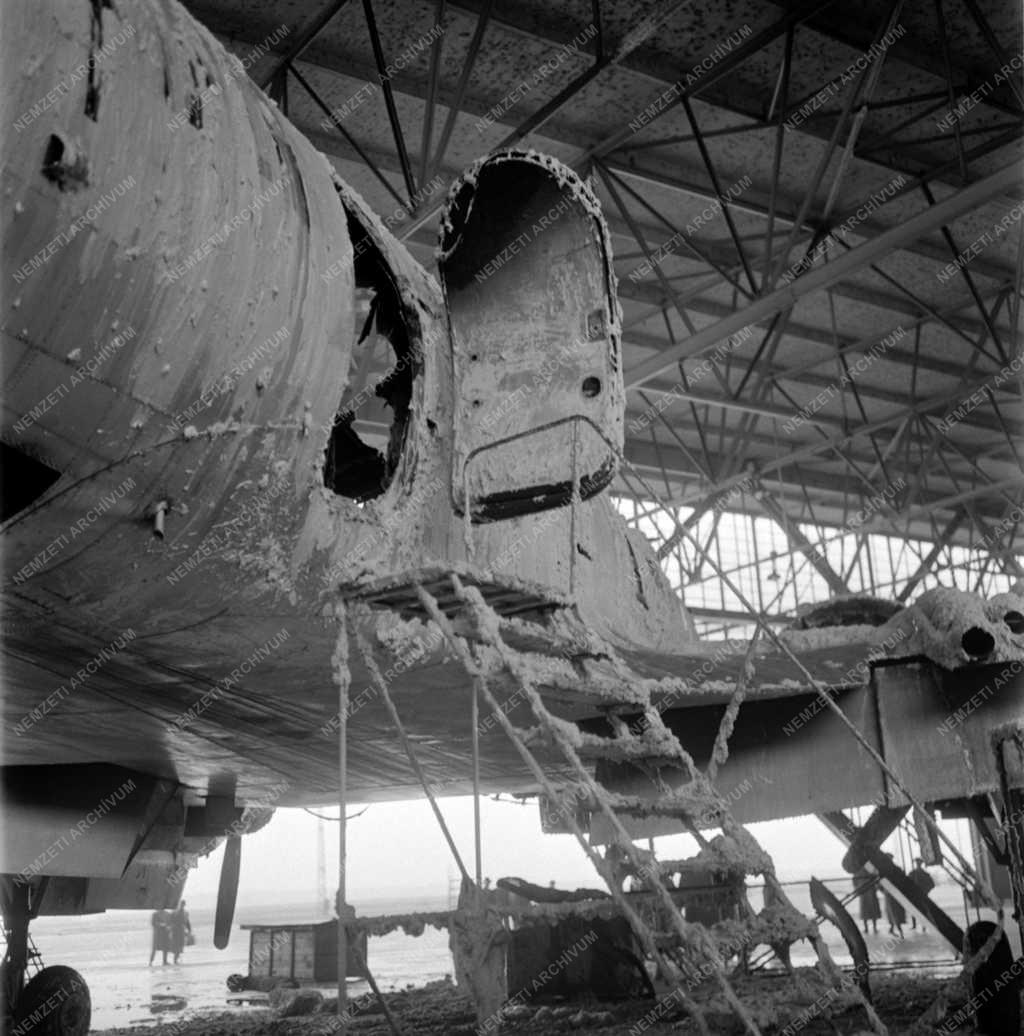 Közlekedés - Kigyulladt IL-14 típusú repülőgép