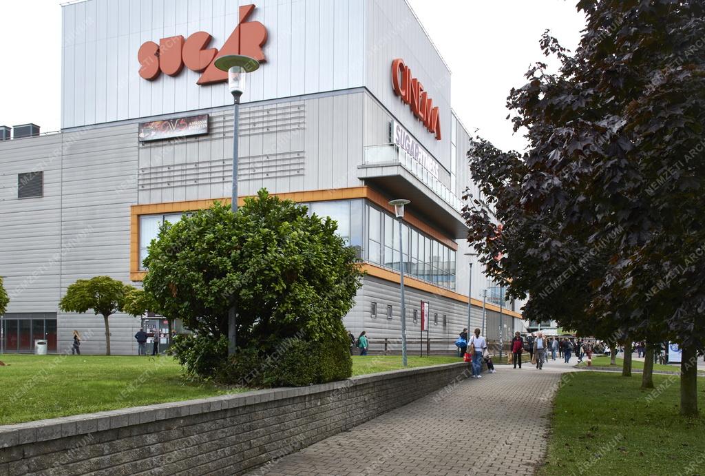 Kereskedelem - Budapest - Sugár Üzletközpont