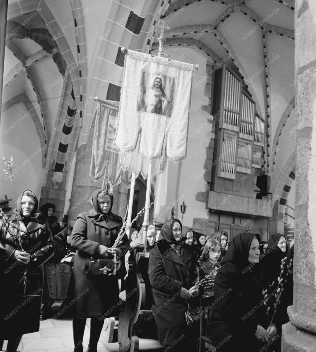 Vallás - Virágvasárnap Gyöngyöspatán