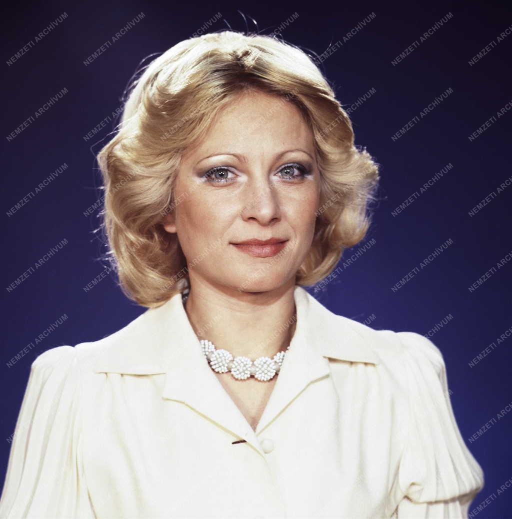 Személy - Kudlik Júlia bemondónő
