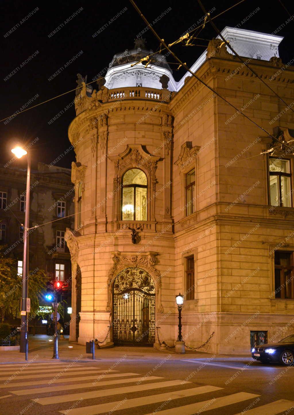 Budapest - Épületfotó - Esti felvétel