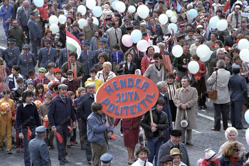 Állami ünnep - Május elsejei felvonulás Budapesten