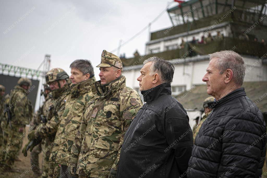 Kihelyezett ülést tartott a kormány a haderőfejlesztésről