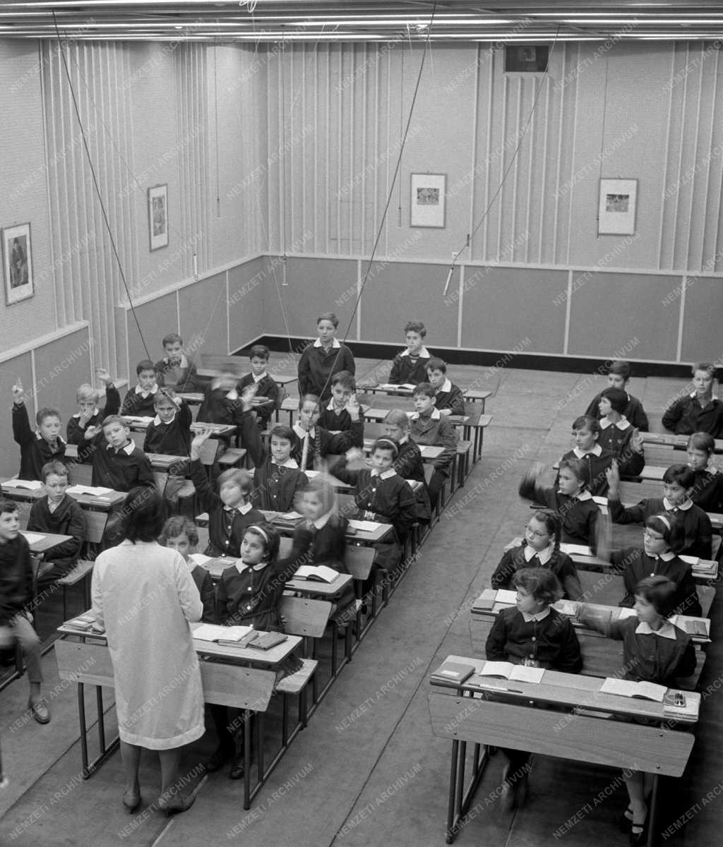 Oktatás - Televíziós kamerák segítik a tanárképzést