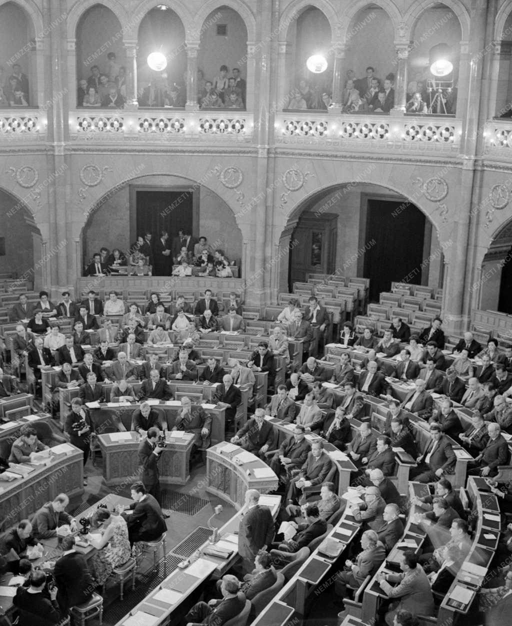 Politika - Megkezdődött az Országgyűlés júniusi ülésszaka