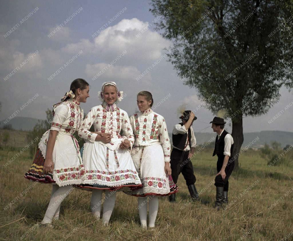 Néphagyomány - Népviselet Galgagután